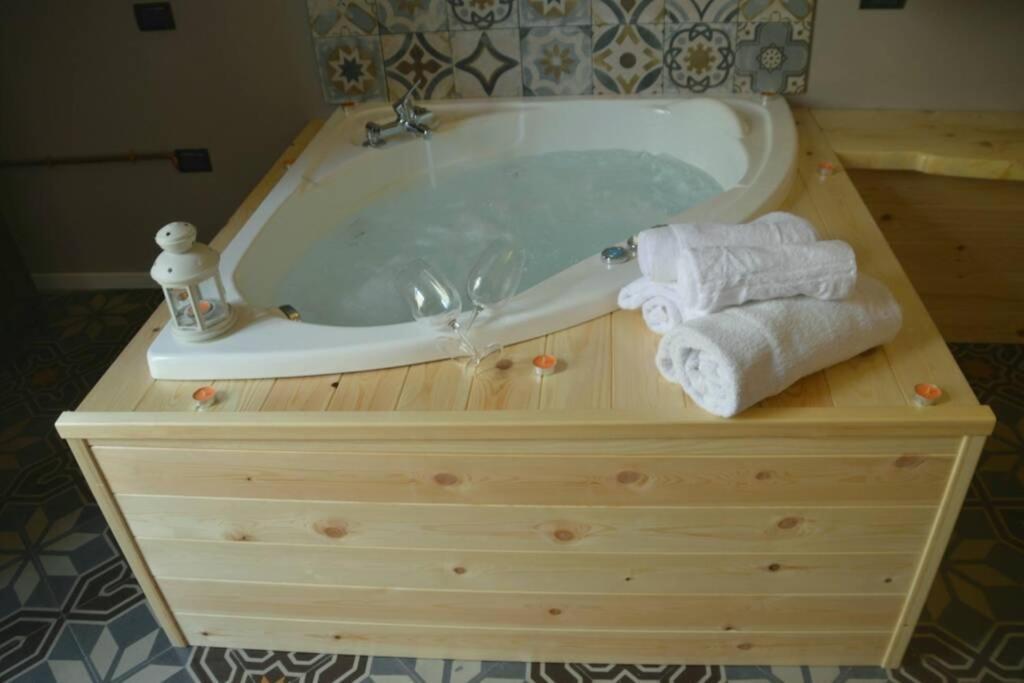 Wineexperience- Wine&Jacuzzi Suite Lecce Exterior foto