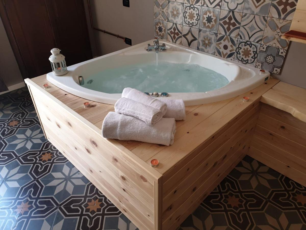 Wineexperience- Wine&Jacuzzi Suite Lecce Exterior foto