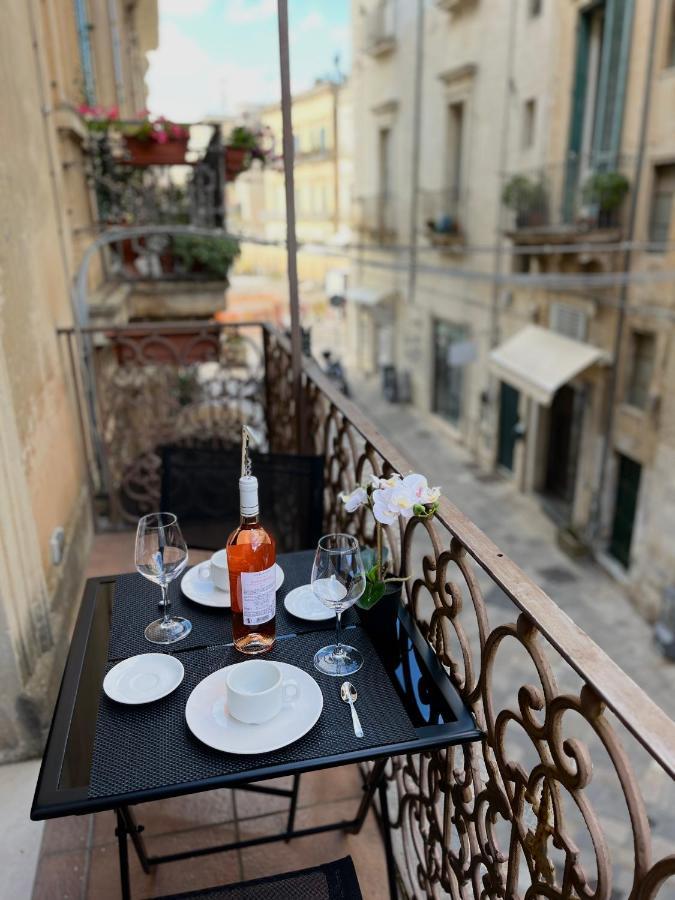 Wineexperience- Wine&Jacuzzi Suite Lecce Exterior foto